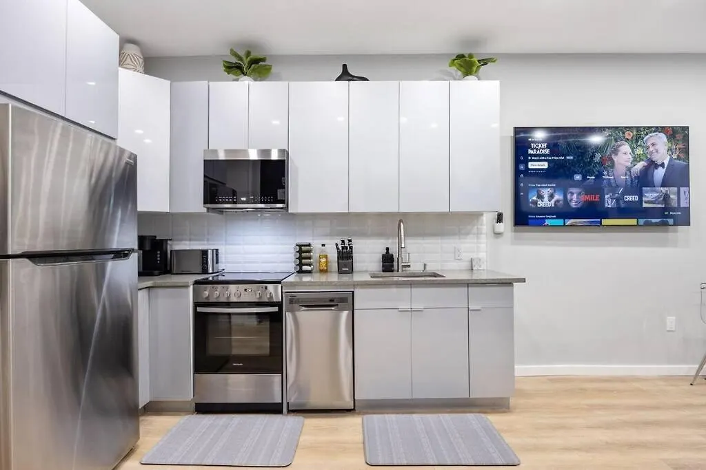 Swj Btm G, 1 And 2 - Save On 2Day+ Stays_6Br Triplex New York 0*,  United States